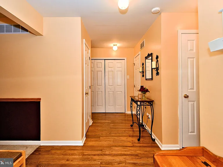 800 Beacon Ct — Photo 5