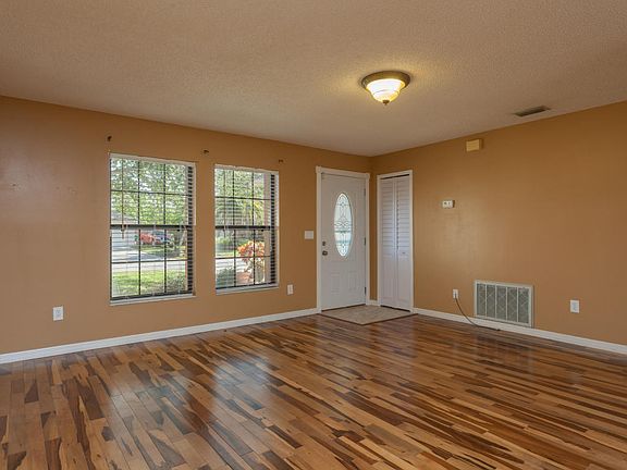 4th image of 2568 Woodsmill Dr