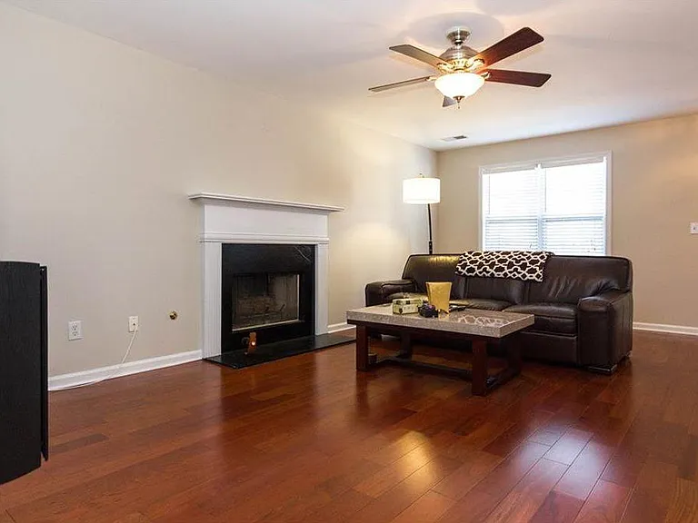 5653 Riverside Walk Dr — Photo 6