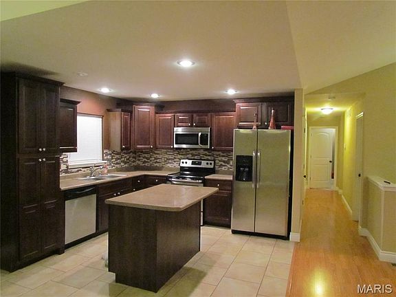 3rd image of 16233 Hershey Rd