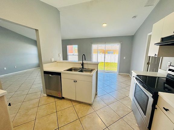 4th image of 462 Magpie Ct