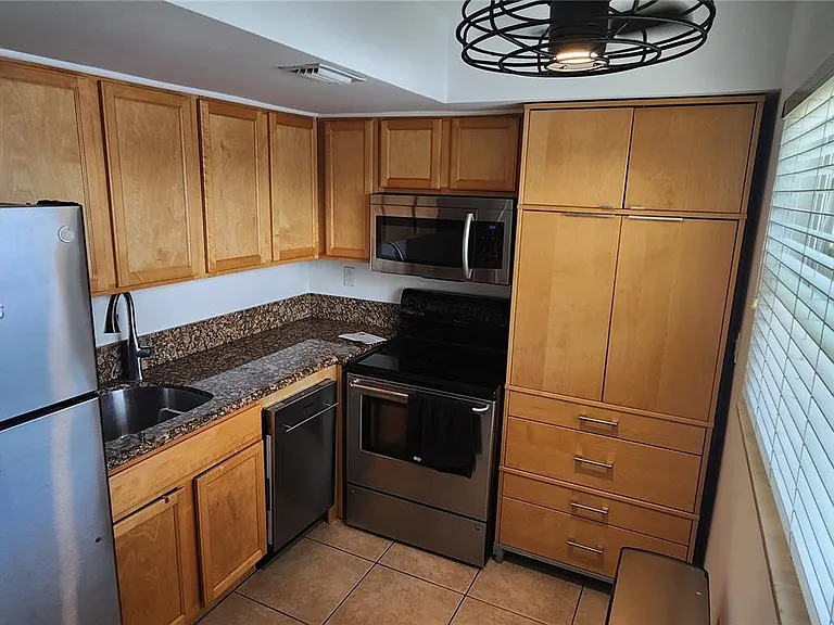 4081 NE 14th Ave — Photo 10
