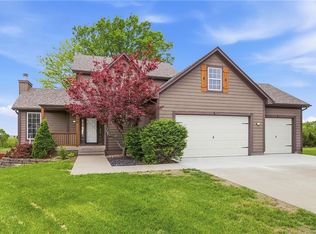 407 Shady Ln, Pleasant Hill, MO 64080