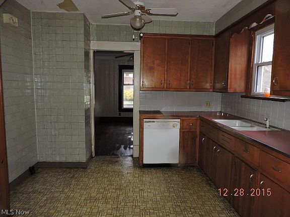 5th image of 807 East Ave SE