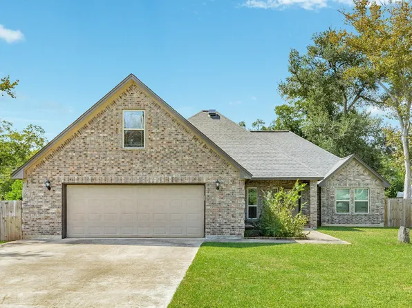 46 Ivy Ct, Jones Creek, TX 77541