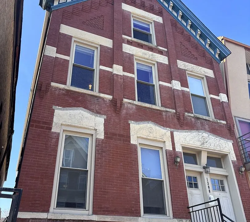 1300 N Greenview Ave #2R