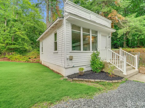 302 Schoolhouse Rd #B, Monroe Township, NJ 08831