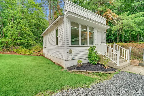 302 Schoolhouse Rd #B Photo 1 302 Schoolhouse Rd #B Photo 1