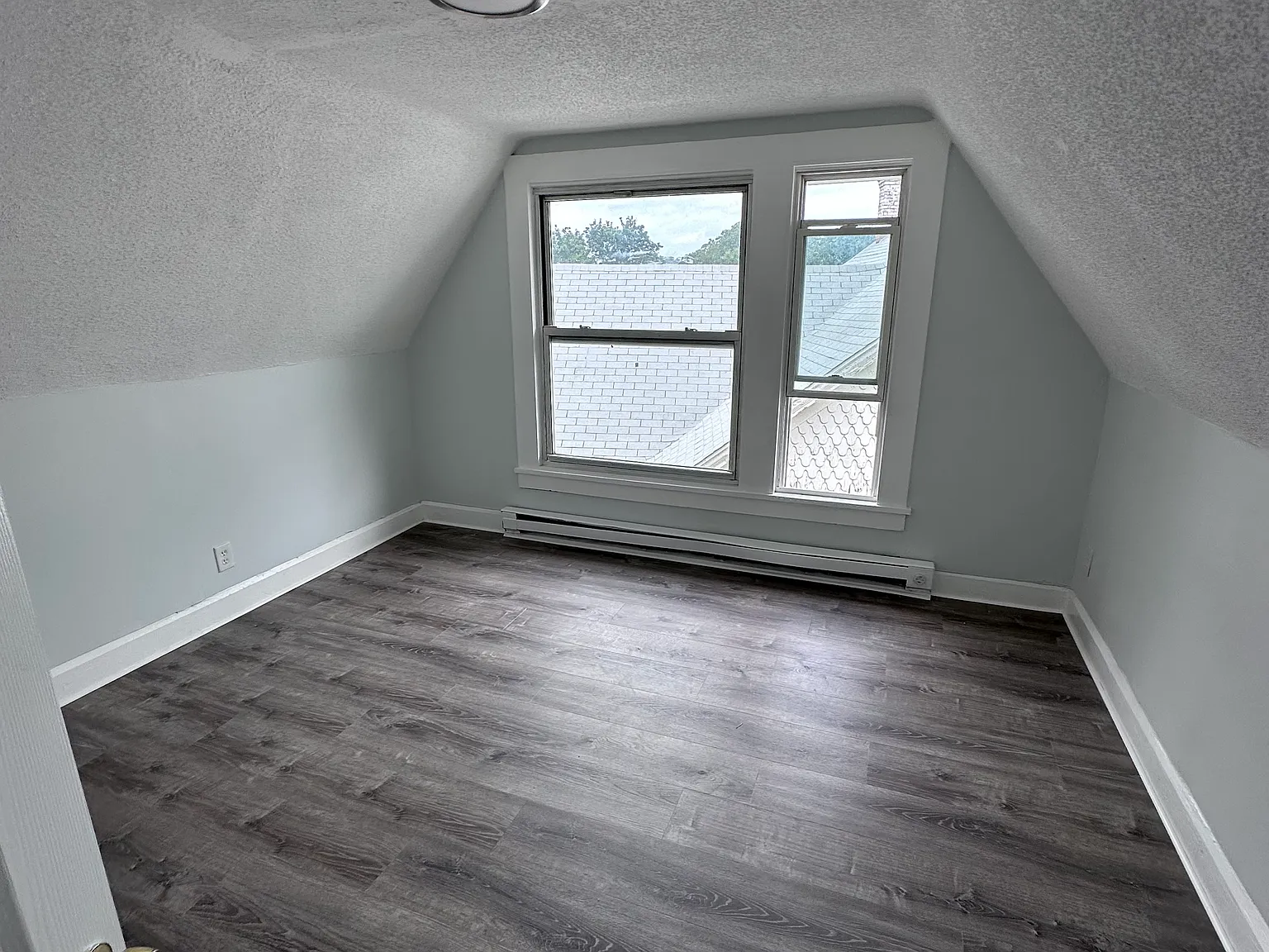 2 bed, 800 sqft, $1,500 — Photo 2