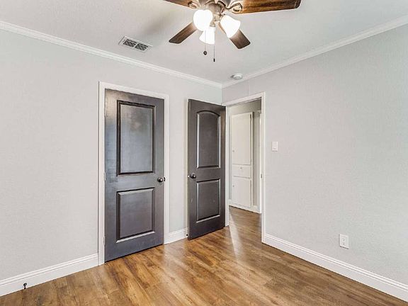 3rd image of 409 Live Oak Dr