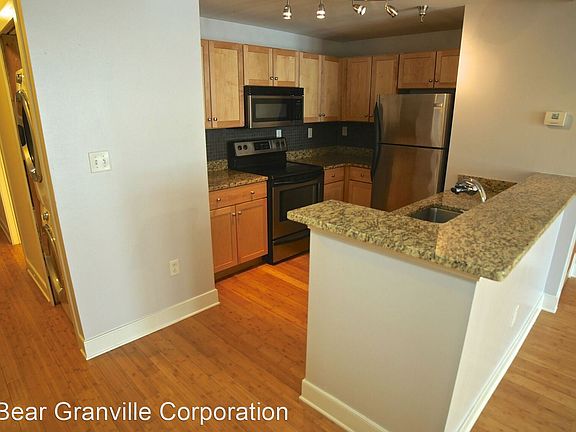 5th image of 118 W Marshall St #42