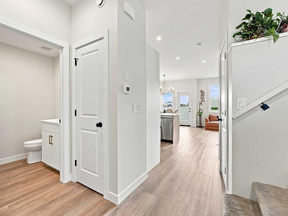 4th image of 41 Pinnacle Close