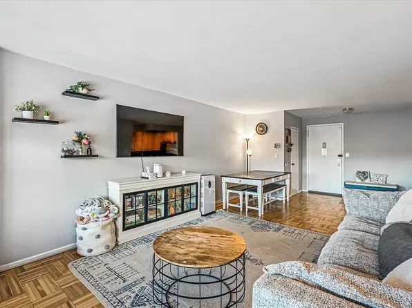 17-85 215th St #1P, Queens, NY 11360