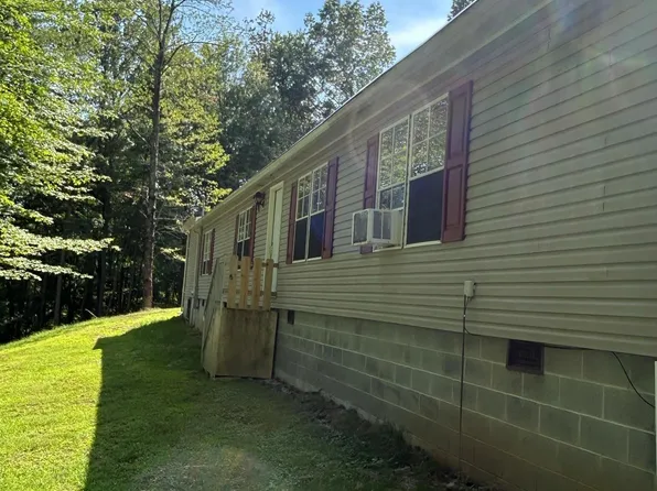 519 Fieldstone Dr, Buckhannon, WV 26201