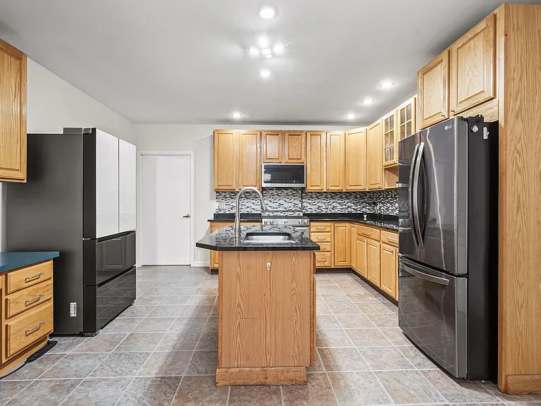 7 Sanctuary Dr — Photo 17