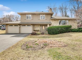 1013 Leisure Ln, Burnsville, MN 55337