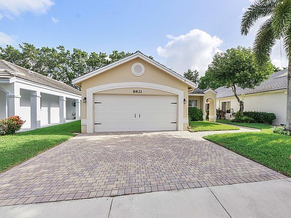 4th image of 8821 Lake Park Circle N