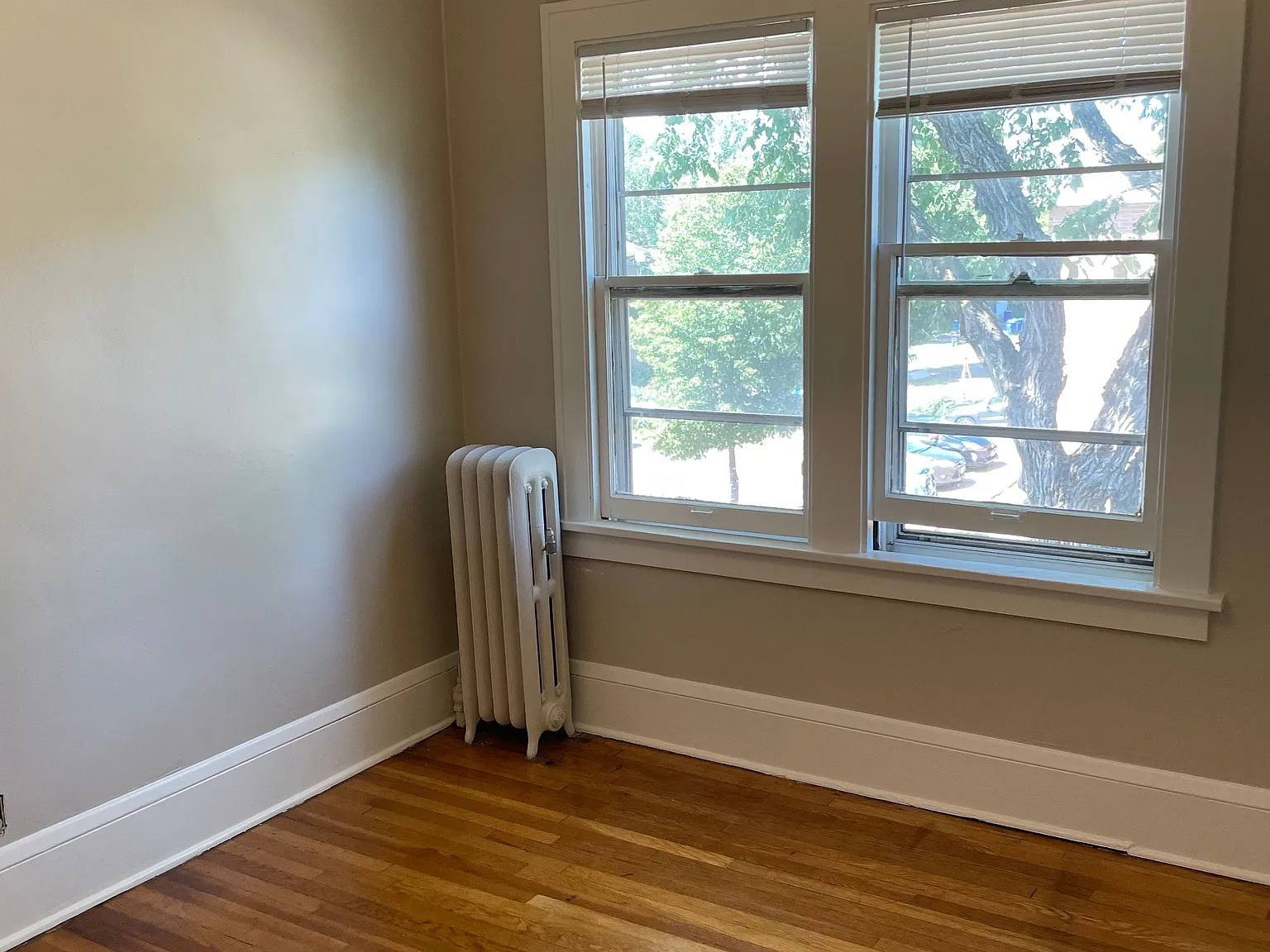 1516 Grand Apartments — Photo 3