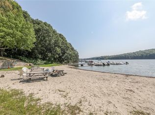 225 Indian Trl, Saunderstown, RI 02874