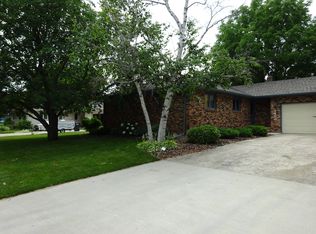 1450 3rd St N, Fargo, ND 58102