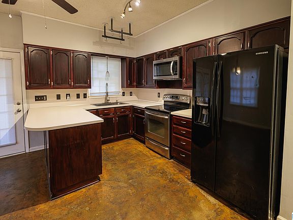 3rd image of 2705 Wellington Cir