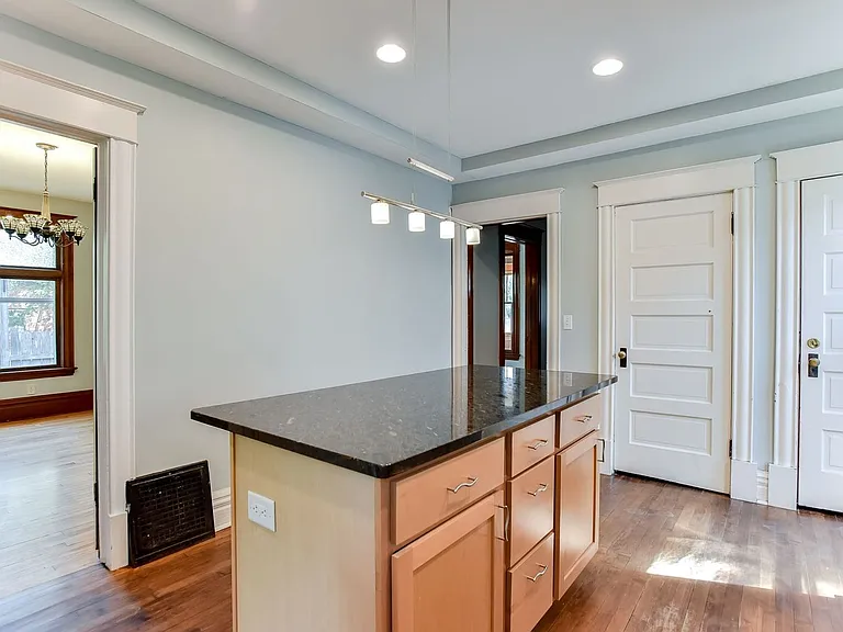 775 Jessamine Ave E — Photo 25