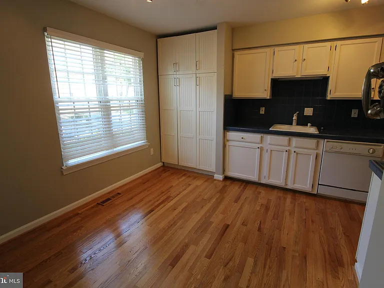 6055 Meyers Landing Ct — Photo 7
