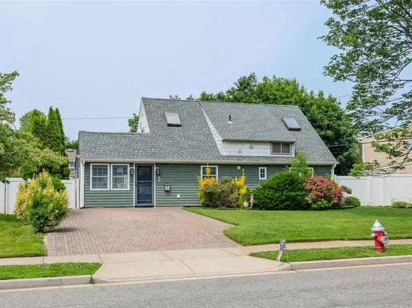 59 Acre Lane, Hicksville, NY 11801