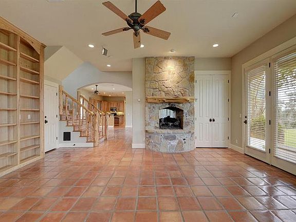 5th image of 608 Crystal Creek Dr