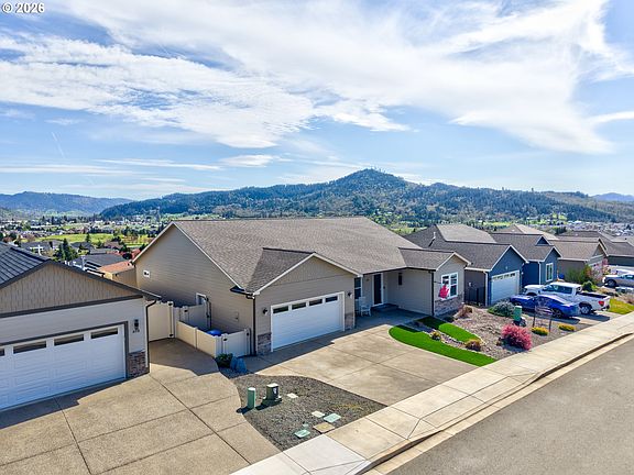 2nd image of 888 Medina Ave