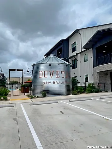 Dovetail Condominiums — Photo 1