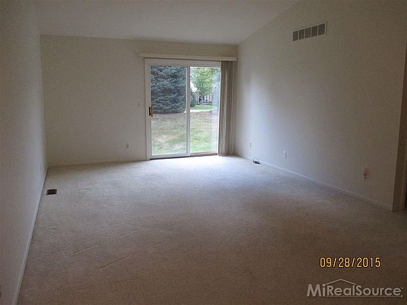 4th image of 41936 Park Ln