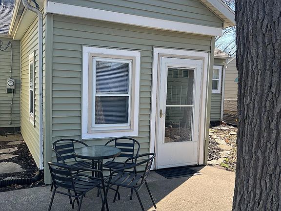 3rd image of 808 W Battell St