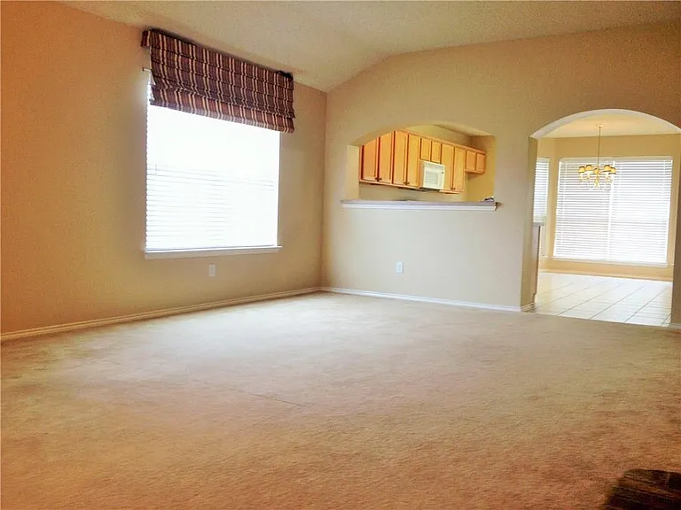 625 Rothschild Ln — Photo 6