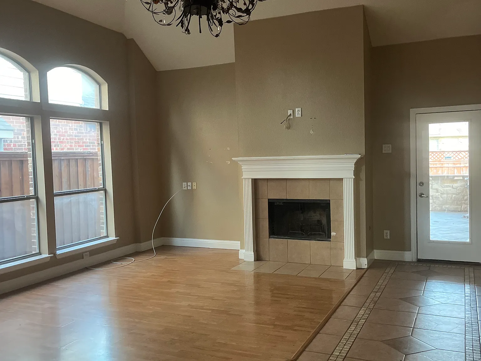 5 bed, 2.5 bath, 3067 sqft, $3,200 — Photo 2