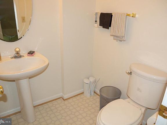 5th image of 302 Hatchers Run Ct