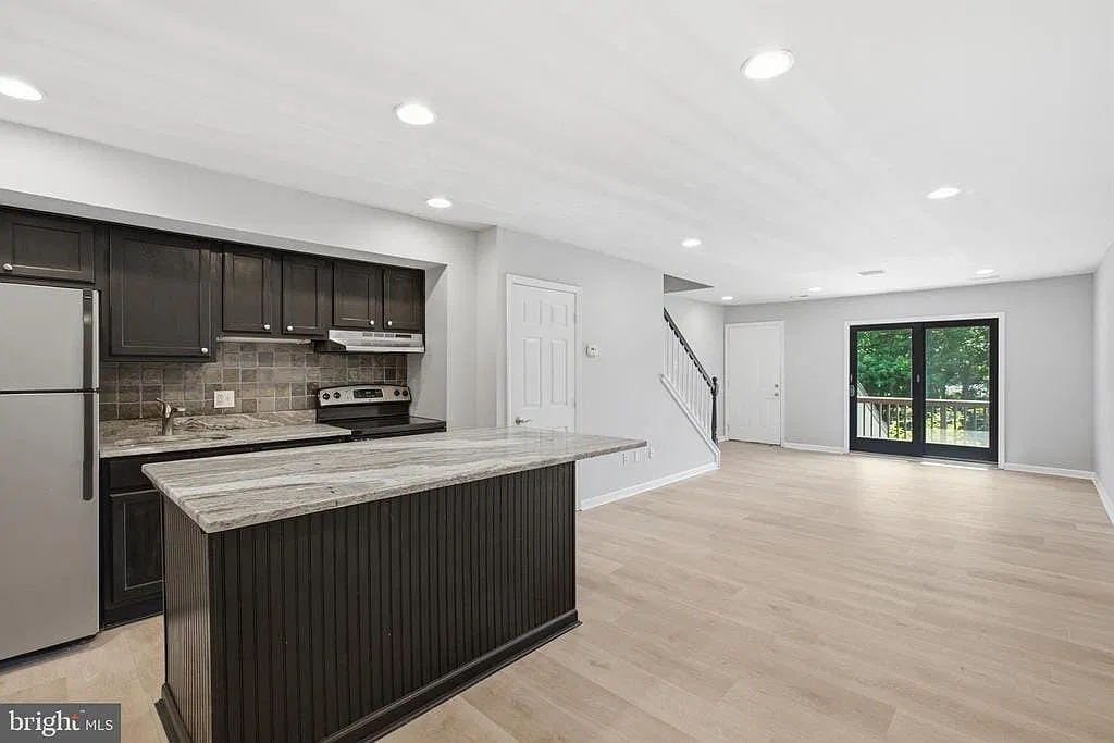 3 bed, 2.0 bath, 1780 sqft, $3,200 — Photo 3