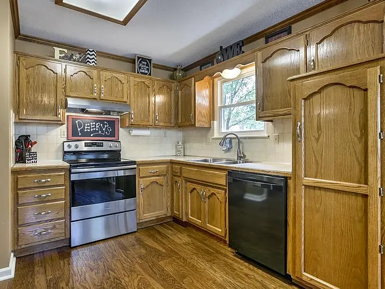 420 SE Onyx Dr — Photo 5