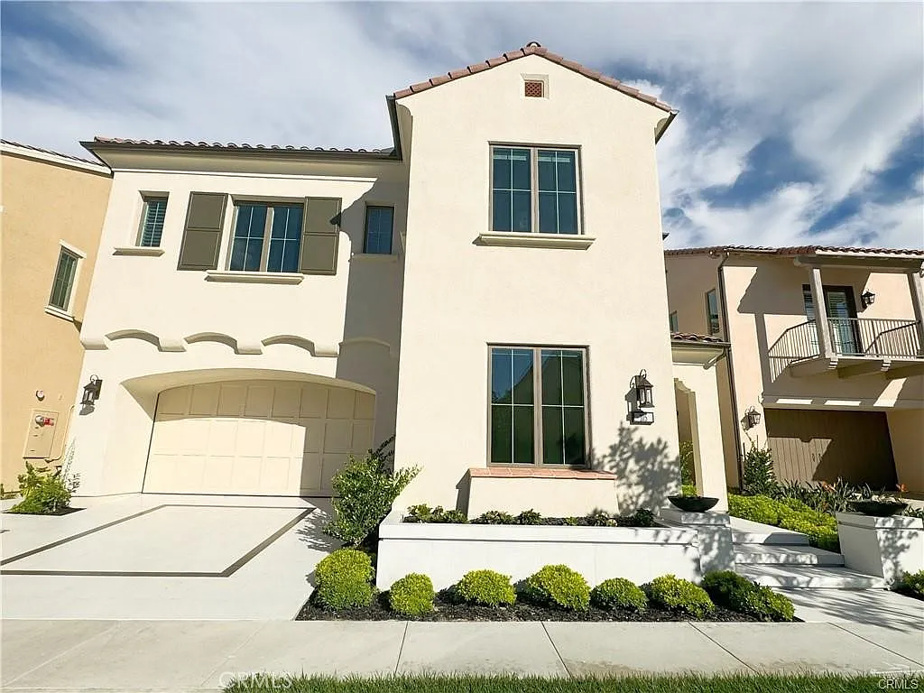 4 bed, 4.5 bath, 3320 sqft, $9,000 — Photo 1