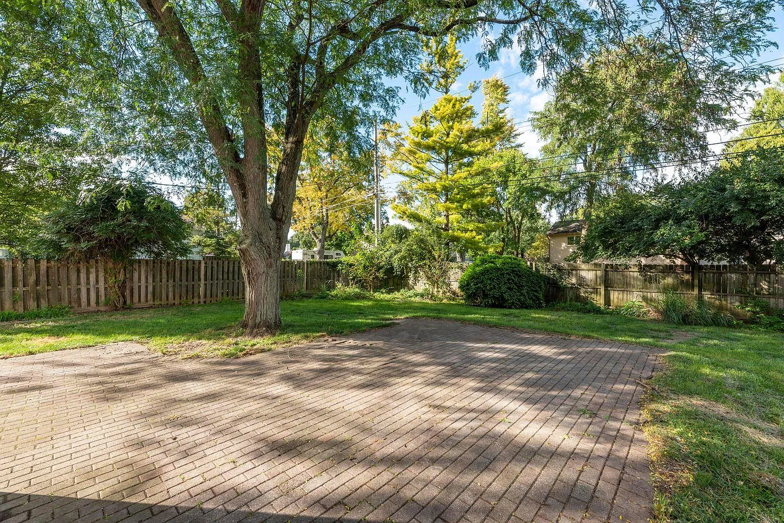 1514 Westminster Dr — Photo 3
