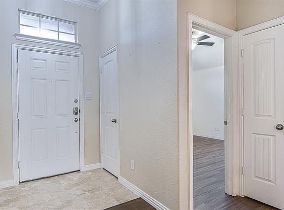 3rd image of 925 Misty Oak Trl