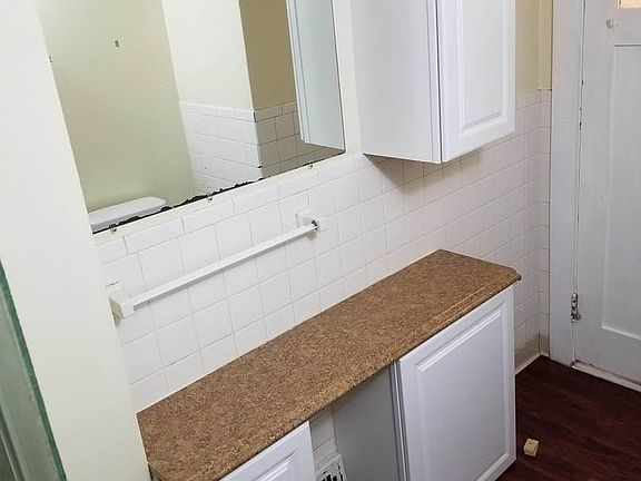 5th image of 3244 N Oakland Ave