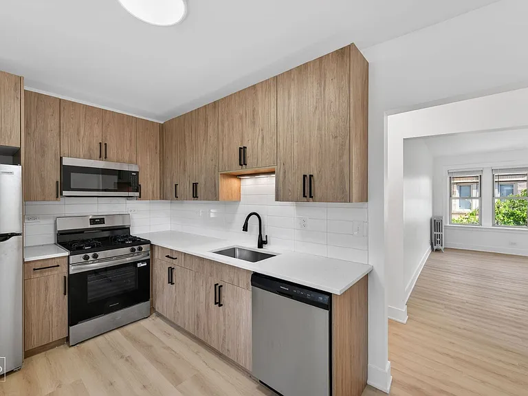6310 N Artesian — Photo 31