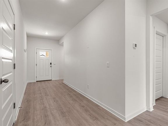 5th image of 1022 Emerald St