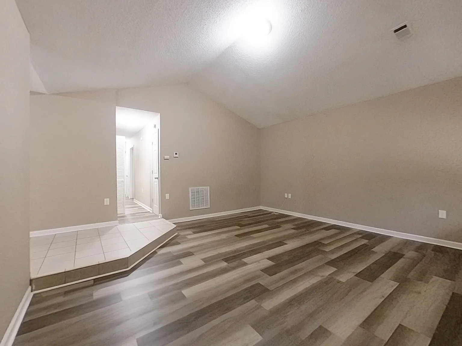 3 bed, 1314 sqft, $1,700 — Photo 2