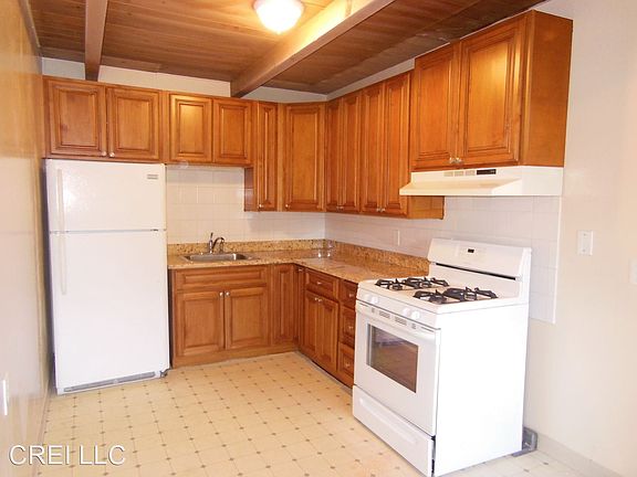 2nd image of 520 Hilton St APT 6