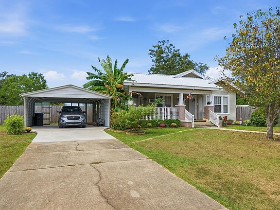 3rd image of 207 Collins Rd