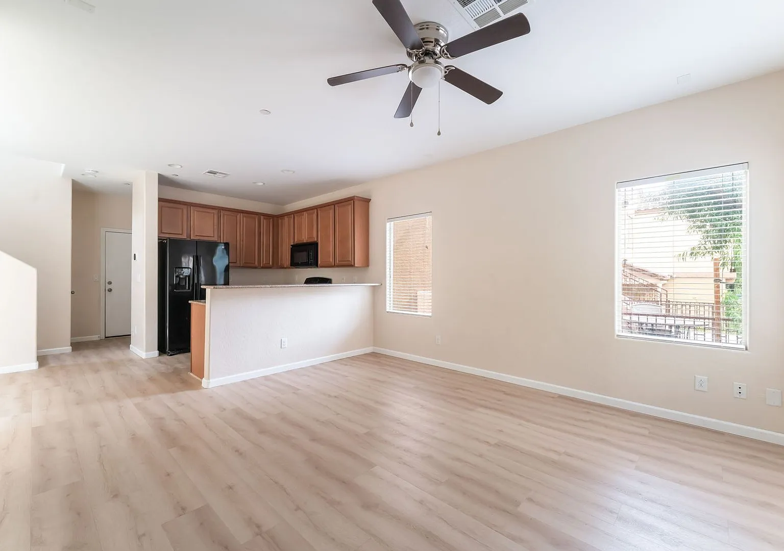 Charming Two-Story Home with Open Floor Plan and Modern Finishes! — Photo 4
