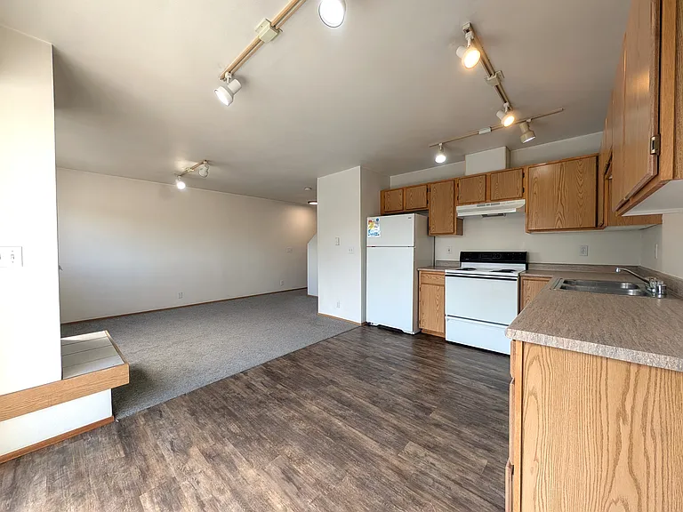 Rowan Grove Apts — Photo 33