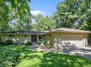 707 Hickory Rd, Woodstock, IL 60098